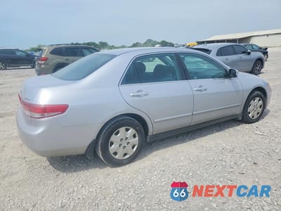 Trzecie zdjęcie samochodu z tyłu: 2004 HONDA ACCORD LX VIN:1HGCM56314A117801 - miniatura