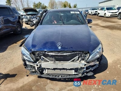 Piąte zdjęcie samochodu w środku: 2015 MERCEDES-BENZ C 300 4MATIC VIN:55SWF4KB8FU086147 - miniatura