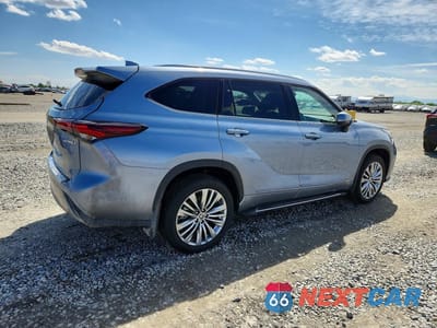 Trzecie zdjęcie samochodu z tyłu: 2024 TOYOTA HIGHLANDER HYBRID PLATINUM VIN:5TDEBRCH2RS606979 - miniatura
