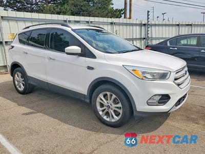 Czwarte zdjęcie samochodu z boku: 2018 FORD ESCAPE SE VIN:1FMCU9GD3JUA75067 - miniatura