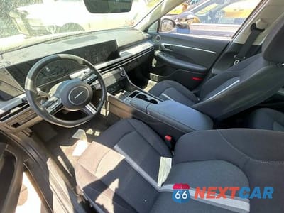 Piąte zdjęcie samochodu w środku: 2025 HYUNDAI SONATA SEL VIN:KMHL64JA0SA464859 - miniatura