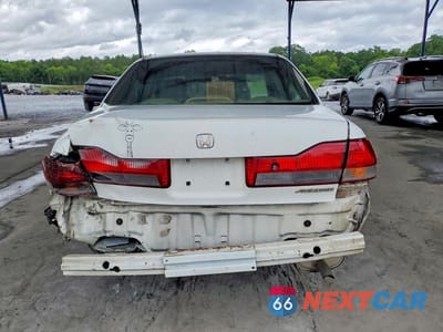 Zdjęcie 6 z 12 samochodu: 2002 HONDA ACCORD EX VIN:1HGCG56622A083222 - miniatura