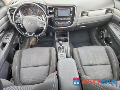 Zdjęcie 8 z 14 samochodu: 2016 MITSUBISHI OUTLANDER SE VIN:JA4JZ3AX4GZ605033 - miniatura