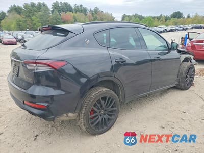 Trzecie zdjęcie samochodu z tyłu: 2022 MASERATI LEVANTE BASE VIN:ZN661XUA7NX395181 - miniatura