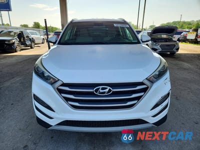 Piąte zdjęcie samochodu w środku: 2017 HYUNDAI TUCSON SPORT VIN:KM8J3CA20HU270309 - miniatura