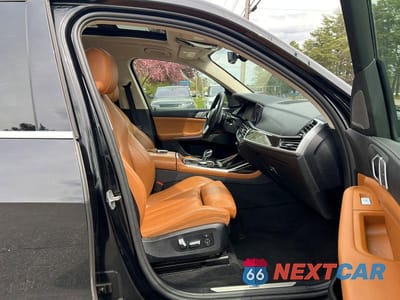 Piąte zdjęcie samochodu w środku: 2021 BMW X7 XDRIVE40I VIN:5UXCW2C06M9F67044 - miniatura