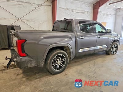 Trzecie zdjęcie samochodu z tyłu: 2023 TOYOTA TUNDRA 1794 EDITION HV VIN:5TFMC5DB5PX016102 - miniatura
