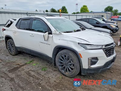 Czwarte zdjęcie samochodu z boku: 2022 CHEVROLET TRAVERSE RS VIN:1GNEVJKW1NJ121594 - miniatura