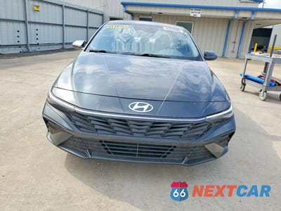 Piąte zdjęcie samochodu w środku: 2024 HYUNDAI ELANTRA VIN:KMHLM4DG7RU717819 - miniatura