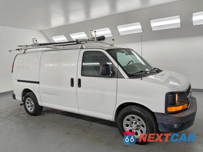 Czwarte zdjęcie samochodu z boku: 2014 CHEVROLET EXPRESS G1500 VIN:1GCSGAFX1E1201518 - miniatura