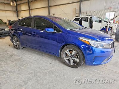 Czwarte zdjęcie samochodu z boku: 2018 KIA FORTE LX VIN:3KPFL4A70JE174258 - miniatura