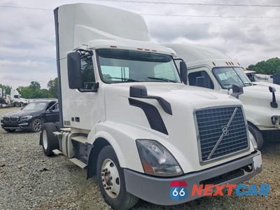 2018 VOLVO VNL SEMI TRUCK 4V4N39TG3JN988233 - główne zdjęcie licytacji z USA - miniatura