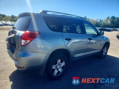 Trzecie zdjęcie samochodu z tyłu: 2006 TOYOTA RAV4 BASE VIN:JTMBD33V466011255 - miniatura