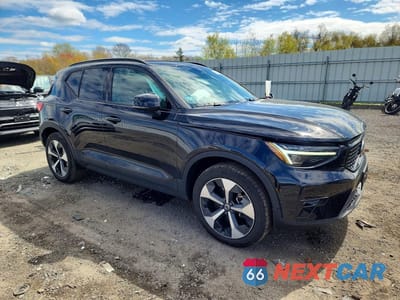 Czwarte zdjęcie samochodu z boku: 2025 VOLVO XC40 PLUS VIN:YV4L12UC7S2558863 - miniatura