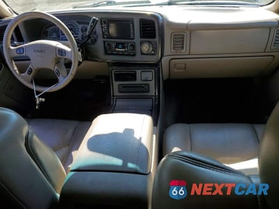 Zdjęcie 8 z 13 samochodu: 2004 GMC YUKON DENALI VIN:1GKEK63U24J274192 - miniatura