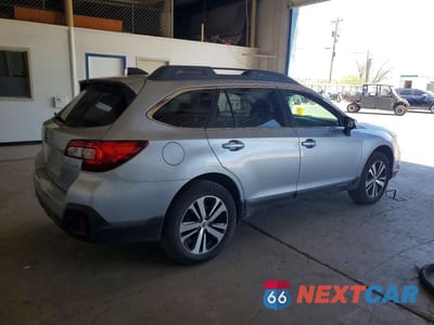 Trzecie zdjęcie samochodu z tyłu: 2018 SUBARU OUTBACK VIN:4S4BSANCXJ3316741 - miniatura