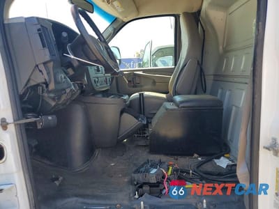 Zdjęcie 7 z 13 samochodu: 2015 CHEVROLET EXPRESS G2500 VIN:1GCWGFCF9F1169140 - miniatura