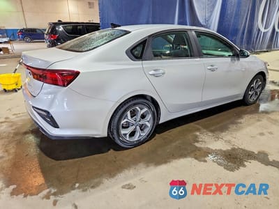 Trzecie zdjęcie samochodu z tyłu: 2020 KIA FORTE LXS VIN:3KPF24AD7LE148249 - miniatura
