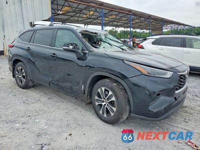 Czwarte zdjęcie samochodu z boku: 2022 TOYOTA HIGHLANDER XLE VIN:5TDHZRBH2NS578170 - miniatura