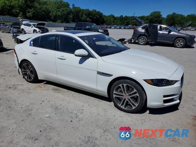 Czwarte zdjęcie samochodu z boku: 2017 JAGUAR XE PREMIUM VIN:SAJAJ4BV8HA975404 - miniatura