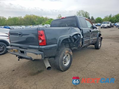 Trzecie zdjęcie samochodu z tyłu: 2005 CHEVROLET SILVERADO K2500 HEAVY DUTY VIN:1GCHK292X5E174049 - miniatura