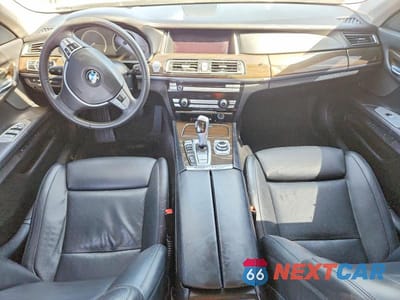 Zdjęcie 8 z 13 samochodu: 2013 BMW 750 XI VIN:WBAYB6C53DC998363 - miniatura