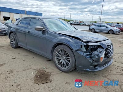 Czwarte zdjęcie samochodu z boku: 2014 CHRYSLER 300C VARVATOS VIN:2C3CCADG8EH239952 - miniatura