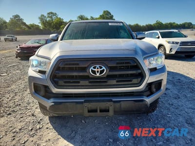 Piąte zdjęcie samochodu w środku: 2017 TOYOTA TACOMA SR V6 VIN:3TMCZ5AN0HM066731 - miniatura