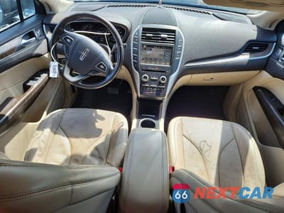 Zdjęcie 8 z 13 samochodu: 2017 LINCOLN MKC RESERVE VIN:5LMCJ3C93HUL35353 - miniatura