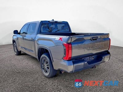 Trzecie zdjęcie samochodu z tyłu: 2023 TOYOTA TUNDRA SR5 VIN:5TFLA5DB1PX120216 - miniatura