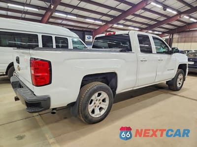 Trzecie zdjęcie samochodu z tyłu: 2015 CHEVROLET SILVERADO K1500 VIN:1GCVKPEH4FZ251941 - miniatura