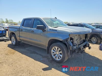 Czwarte zdjęcie samochodu z boku: 2021 CHEVROLET SILVERADO K1500 CUSTOM VIN:3GCPYBEH7MG186543 - miniatura