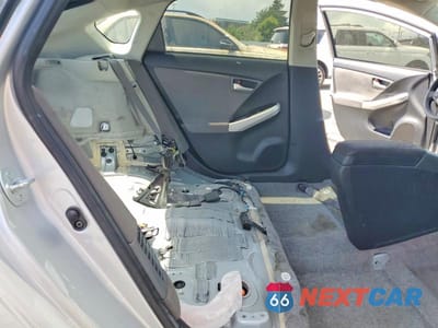 Zdjęcie 10 z 13 samochodu: 2015 TOYOTA PRIUS TWO VIN:JTDKN3DU5F0480151 - miniatura