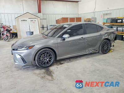 2025 TOYOTA CAMRY XSE 4T1DBADK2SU524173 - główne zdjęcie licytacji z USA - miniatura