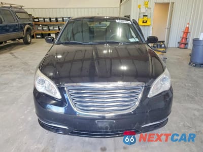 Piąte zdjęcie samochodu w środku: 2012 CHRYSLER 200 LX VIN:1C3CCBABXCN125583 - miniatura