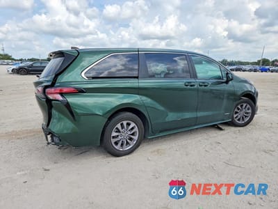Trzecie zdjęcie samochodu z tyłu: 2021 TOYOTA SIENNA LE VIN:5TDKRKECXMS001401 - miniatura