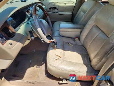 Zdjęcie 7 z 12 samochodu: 2000 LINCOLN TOWN CAR CARTIER VIN:1LNHM83W6YY877221 - miniatura