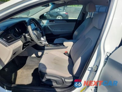 Zdjęcie 7 z 12 samochodu: 2018 HYUNDAI SONATA SE VIN:5NPE24AF7JH620407 - miniatura