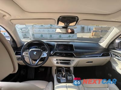 Zdjęcie 9 z 10 samochodu: 2016 BMW 740 I VIN:WBA7E2C52GG503997 - miniatura