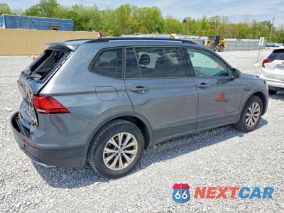 Trzecie zdjęcie samochodu z tyłu: 2019 VOLKSWAGEN TIGUAN S VIN:3VV1B7AX1KM145942 - miniatura