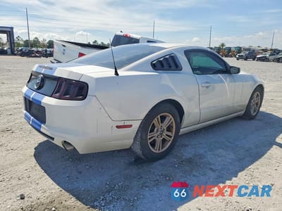 Trzecie zdjęcie samochodu z tyłu: 2014 FORD MUSTANG VIN:1ZVBP8AM0E5330782 - miniatura