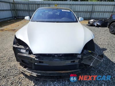 Piąte zdjęcie samochodu w środku: 2019 TESLA MODEL S VIN:5YJSA1E27KF343804 - miniatura