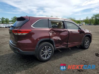 Trzecie zdjęcie samochodu z tyłu: 2018 TOYOTA HIGHLANDER XLE VIN:5TDJZRFH0JS499604 - miniatura