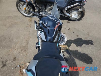 Zdjęcie 6 z 9 samochodu: 2025 KAWASAKI ZR900 S VIN:ML5ZRDS15SDA04466 - miniatura