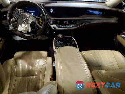 Zdjęcie 8 z 13 samochodu: 2018 LEXUS LS 500H VIN:JTHCYLFF2J5000538 - miniatura