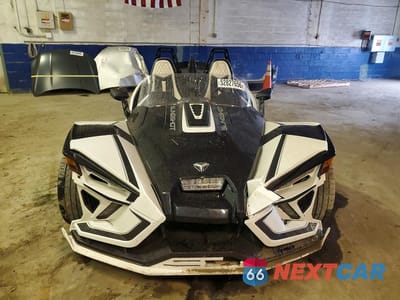 Drugie zdjęcie samochodu z przodu: 2019 POLARIS SLINGSHOT SLR VIN:57XAARFA0K8130488 - miniatura