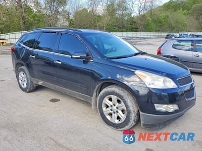 Czwarte zdjęcie samochodu z boku: 2012 CHEVROLET TRAVERSE LT VIN:1GNKVJEDXCJ278938 - miniatura