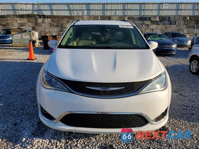 Piąte zdjęcie samochodu w środku: 2019 CHRYSLER PACIFICA TOURING L VIN:2C4RC1BG9KR597298 - miniatura