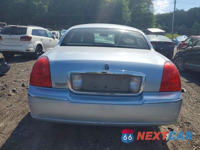Zdjęcie 6 z 12 samochodu: 2011 LINCOLN TOWN CAR SIGNATURE LIMITED VIN:2LNBL8CVXBX761074 - miniatura