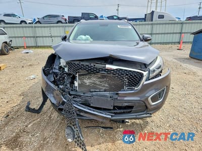Piąte zdjęcie samochodu w środku: 2017 KIA SORENTO LX VIN:5XYPG4A38HG266494 - miniatura